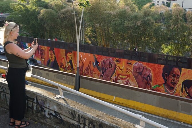 Historical Shared Tour Salsa, Graffiti & Resistance in Cali - The salsa part: dance steps you can actually use