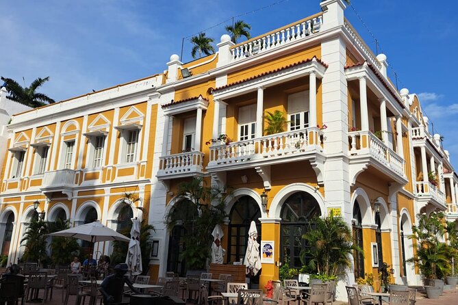 Historical Tour of Cartagena - Parque Centenario: A French-style pause with animals
