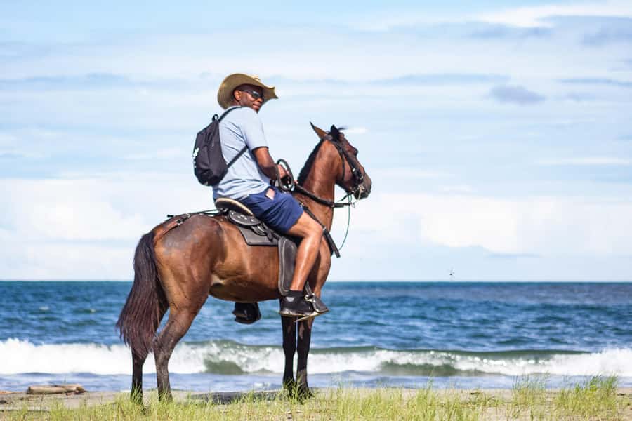 HORSE TOUR IN CARTAGENA BEACH - Manzanillo del Mar, the north-coast escape you actually feel