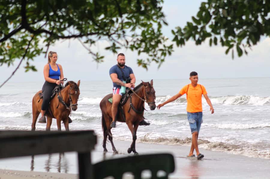 HORSE TOUR IN CARTAGENA BEACH - Photos, photo stops, and the drink at the end