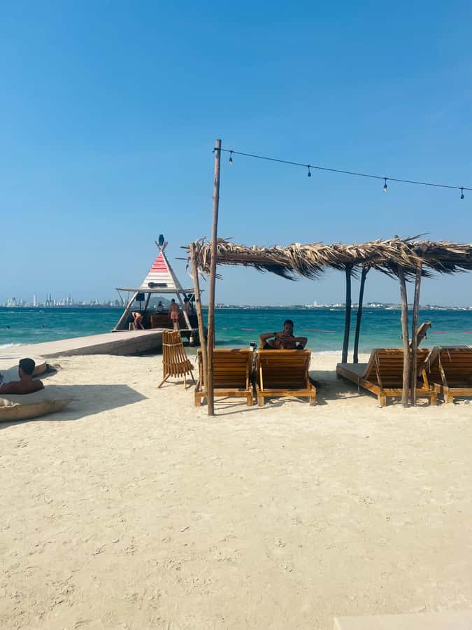 Isla Tierra Bomba beach club: Day Pass with typical food - Isla Tierra Bomba and Fenix Beach Club: why this day pass works