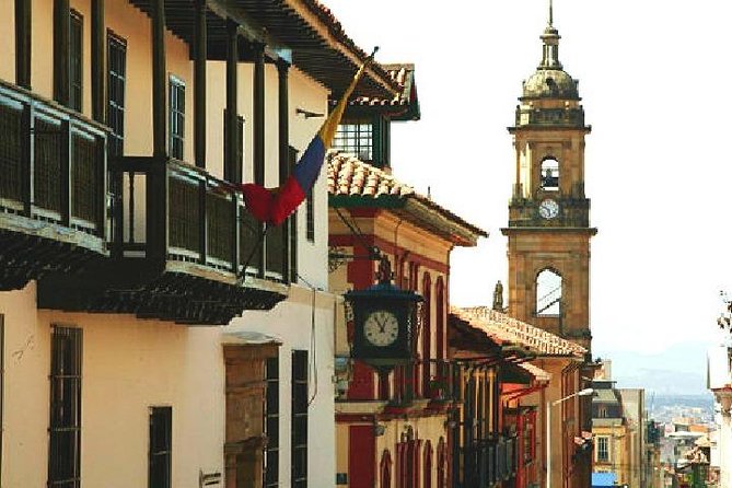 La Candelaria Private Express Tour + 1 Museum (3 Hrs.) - Stop 1: Barrio La Candelaria, Bogotá’s Oldest District