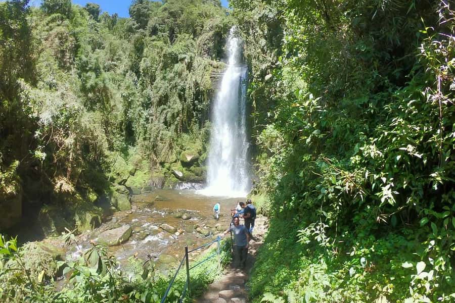 La Chorrera and Chiflon Waterfalls Private Hike Tour - Guides and Drivers: The Difference Between a Walk and a Story