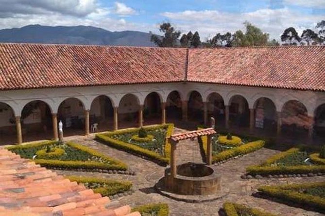Landscapes & culture: Villa de Leyva from Bogotá - Villa de Leyva plaza and lunch, where the colonial town actually feels human