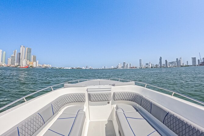 Large Boat Rental in Cartagena de Indias - A 13-meter Bravo 410 built for a no-drama day on the water