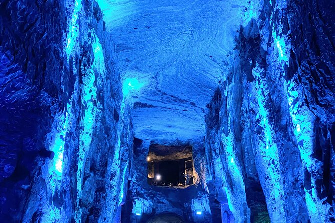 LOCAL GUIDE Zipaquirá PRIVATE TOUR - Salt Cathedral and Salt Oven - Plaza de los Comuneros: a short walk that helps you orient