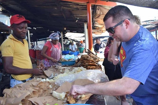 Local immersion in the Bazurto Market - Key highlights to know before you go