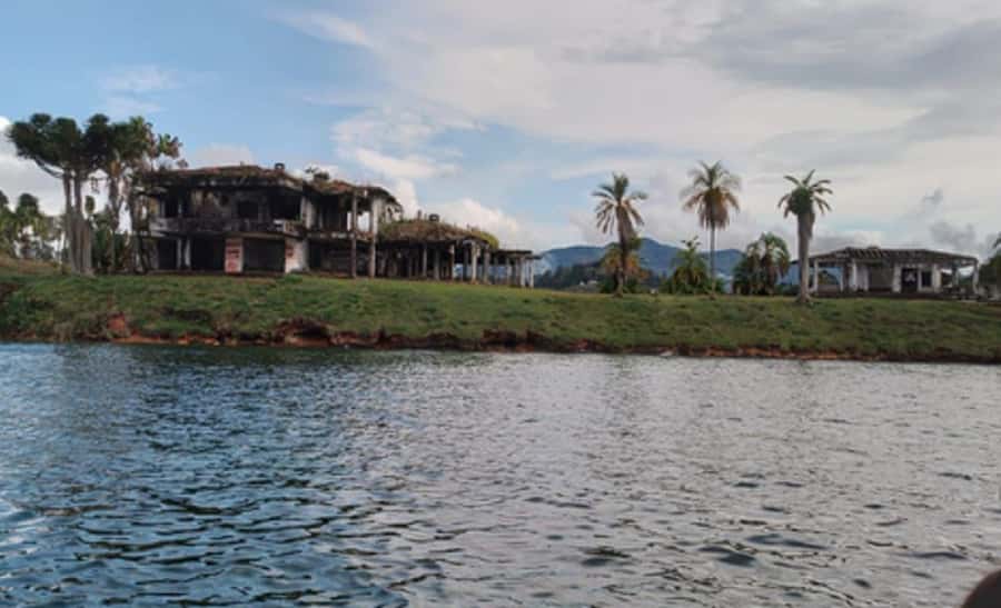 Luxury boat ride - Guatapé - A 1-hour luxury boat ride that makes the dam feel human