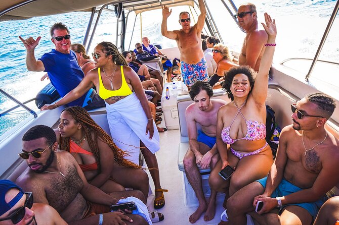Maximize Your Day: The 5 Essential Stops in the Rosario Islands - Cholón: the floating party stop that turns the day loud