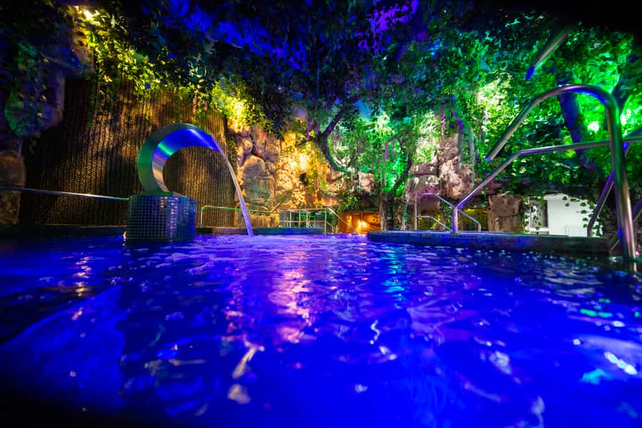 MedelIín: Full Body Massage and Water Therapy Experience - Who should book this spa day, and who should skip it