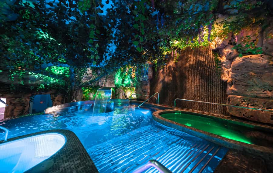 MedelIín: Full Body Massage and Water Therapy Experience - Water therapy pools, why this part feels worth the money