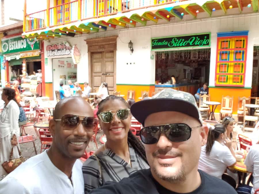 Medellín: 5.5-Hour Guided Private City Tour - Rooftop house where he died and the cemetery where he lays