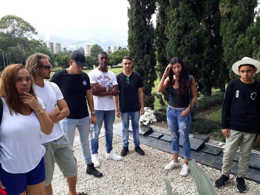 Medellin and Guatape Full Day Pablo Escobar Tour - A Dark Story, a Bright Town: Medellín and Guatapé in One Day
