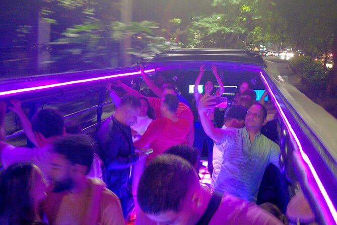 Medellin Beer Party Bus - Stop 1, LA 9 Mall Gastroturístico: Easy Entry and Local Vibes