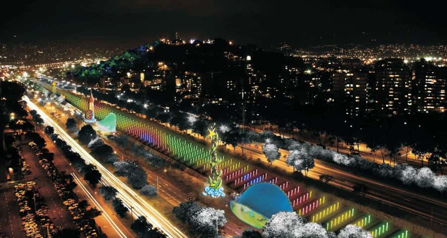 Medellin Christmas Lights Tour - Medellin River Parks Stop: Photos, Light Shows, and a Real Walk