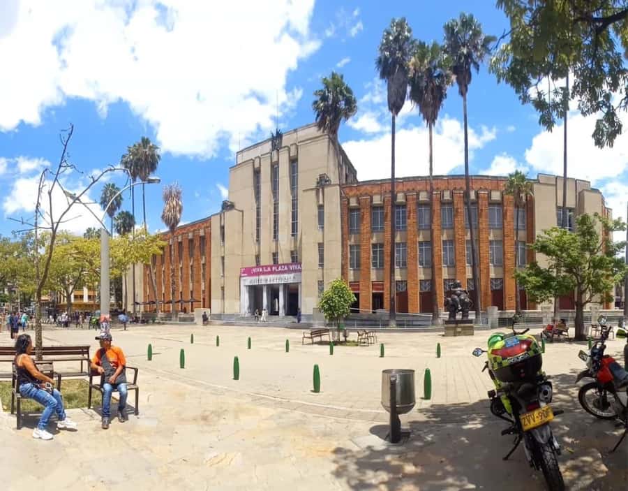 Medellín City Tour and Comuna 13 Experience - Pickup Points and Timing: Starting at 8:00 AM or 8:30 AM