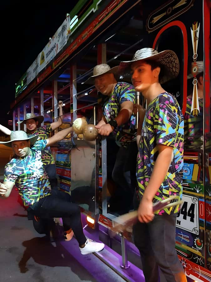 MEDELLIN: CITY TOUR CITY NIGHT TOUR + OPEN BAR - Guide Energy, Safety, and What Is Included
