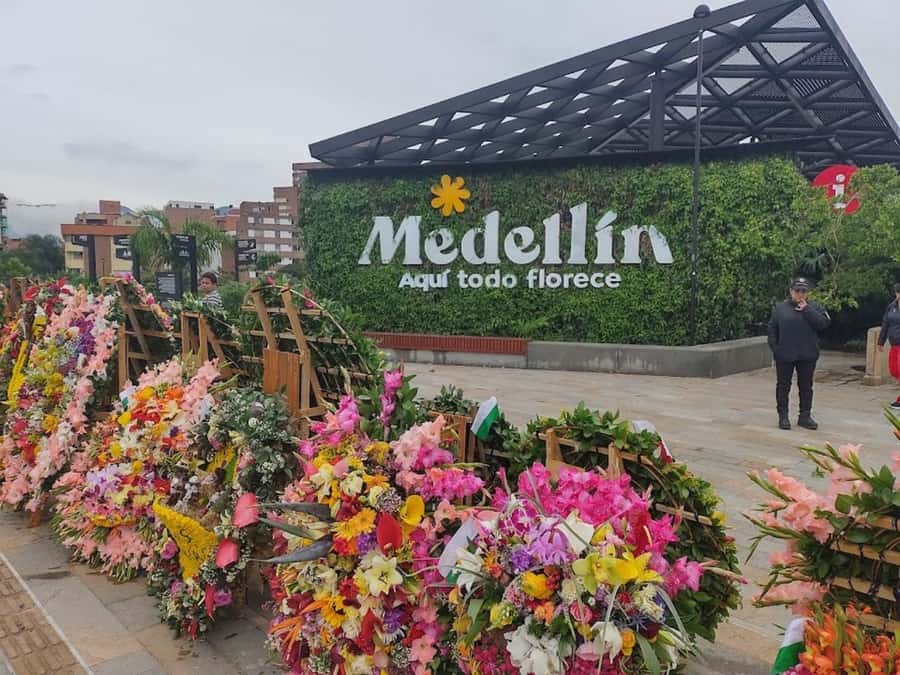 MEDELLIN: CITY TOUR MEDELLIN + GRAFFITOUR COMUNA 13 - Key highlights worth your attention