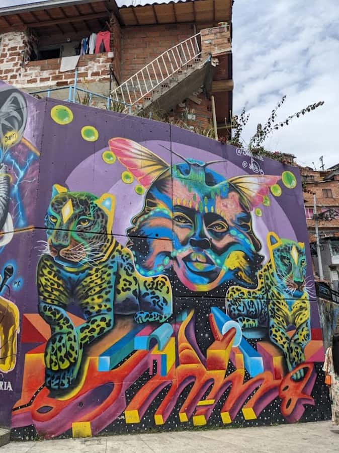 MEDELLIN: CITY TOUR MEDELLIN + GRAFFITOUR COMUNA 13 - Pueblito Paisa: the fastest way to get your bearings
