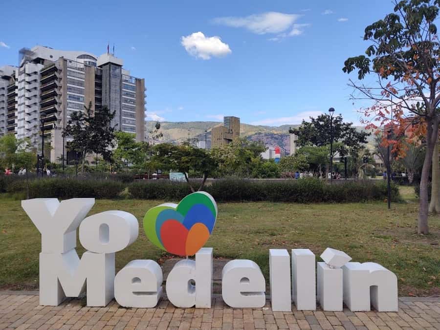 MEDELLIN: CITY TOUR MEDELLIN + GRAFFITOUR COMUNA 13 - Comuna 13 Graffitour: stories in color, and escalators with meaning