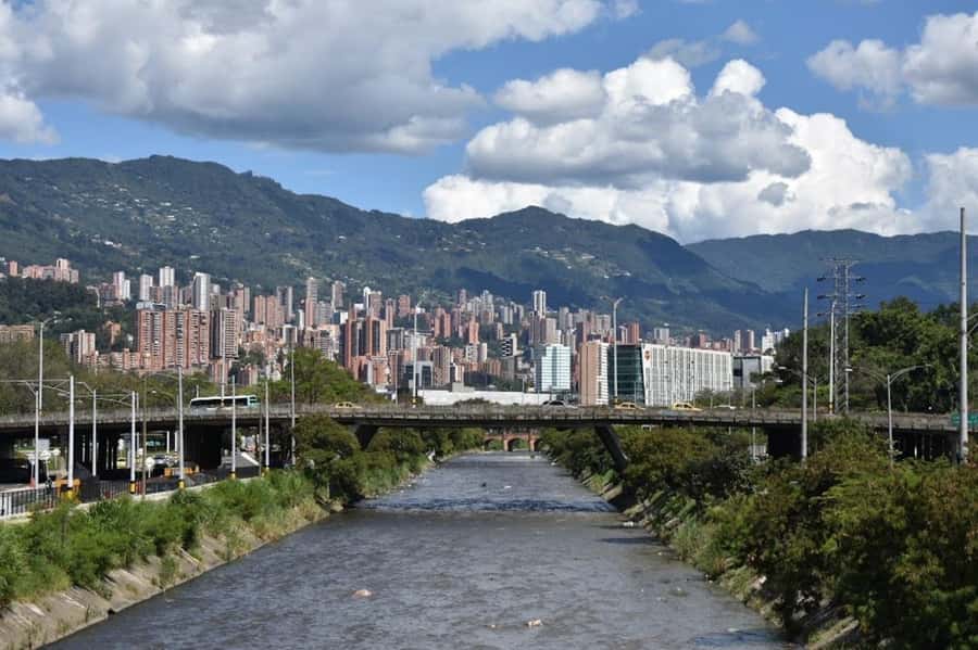 MEDELLIN: CITY TOUR MEDELLIN + GRAFFITOUR COMUNA 13 - Meeting points and timing: plan for pick up and possible stretch