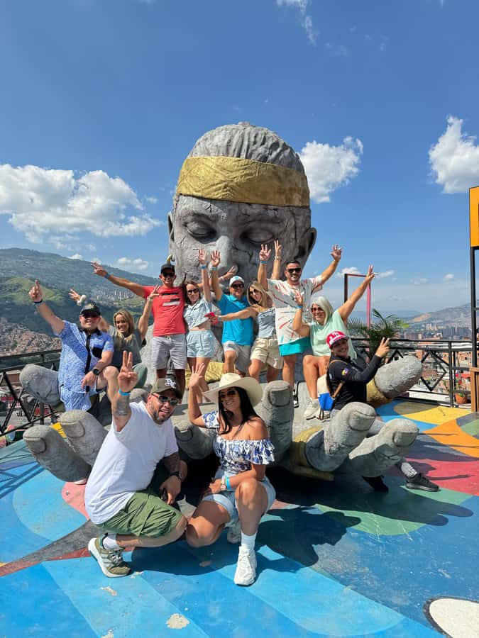 Medellín: Comuna 13 and Graffiti Guided Tour with a Local - Finding the group at San Javier, including the green umbrella tip