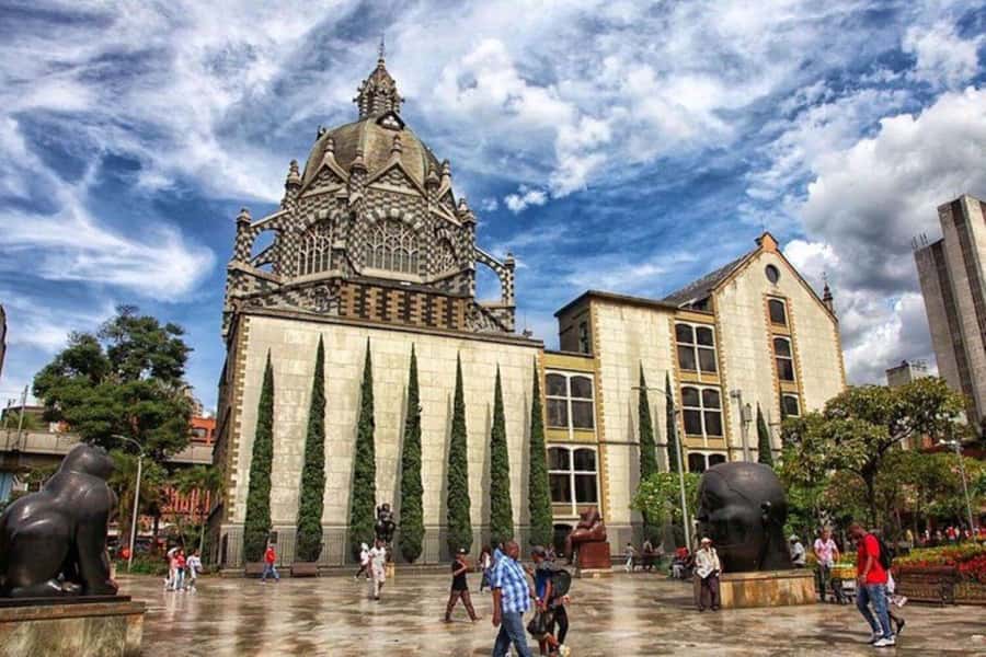 Medellín: Comuna 13, Cable Cars and Botero Statues Tour - Why Medellín Feels Different After Botero, Cable Car, and Comuna 13
