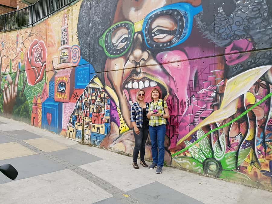 Medellín: Comuna 13, Cable Cars and Botero Statues Tour - Botero Plaza in El Centro, 23 Sculptures and a Walkable Historic Core