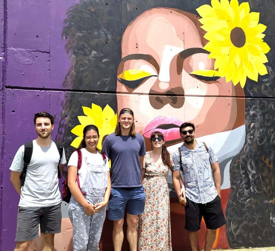 Medellín: Comuna 13 District Tour with Cable Car Ride - Bus to Comuna 13, then 80 minutes that actually land