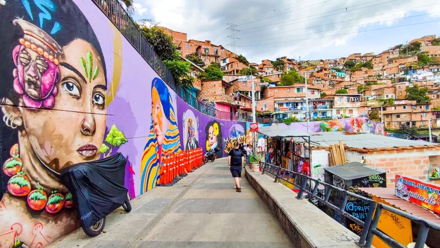 Medellin: Comuna 13 Graffiti Tour, Cable Car & Street Food - Arepa with cheese and the street food reality check