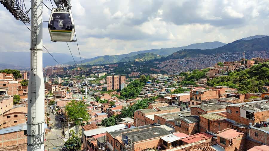 Medellin: Comuna 13 Graffiti Tour, Cable Car & Street Food - Beer at the viewpoint bar: where the day clicks into place