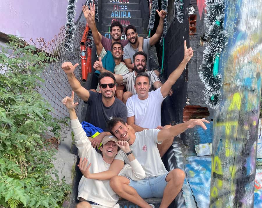 Medellín: Comuna 13 (Graffitour) Discover the Transformation - The escalators eléctricas climb: views, photos, and a real neighborhood break