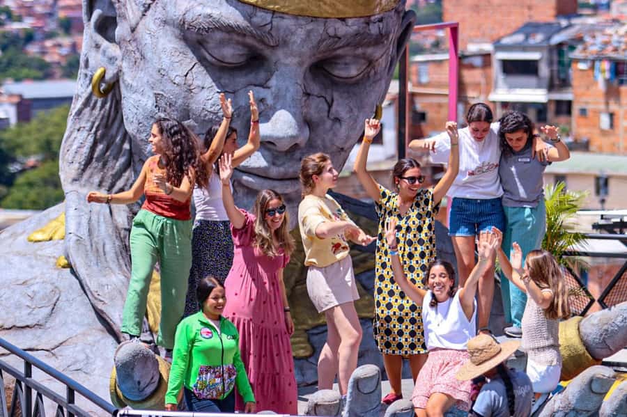 Medellín Comuna 13 local guides snacks and your own graffiti - Practical itinerary walkthrough, stop by stop