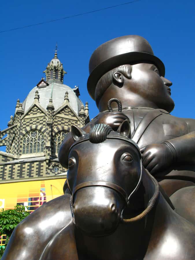 Medellín: Comuna 13, Pueblito Paisa, & Antioquia Museum Tour - Key Points