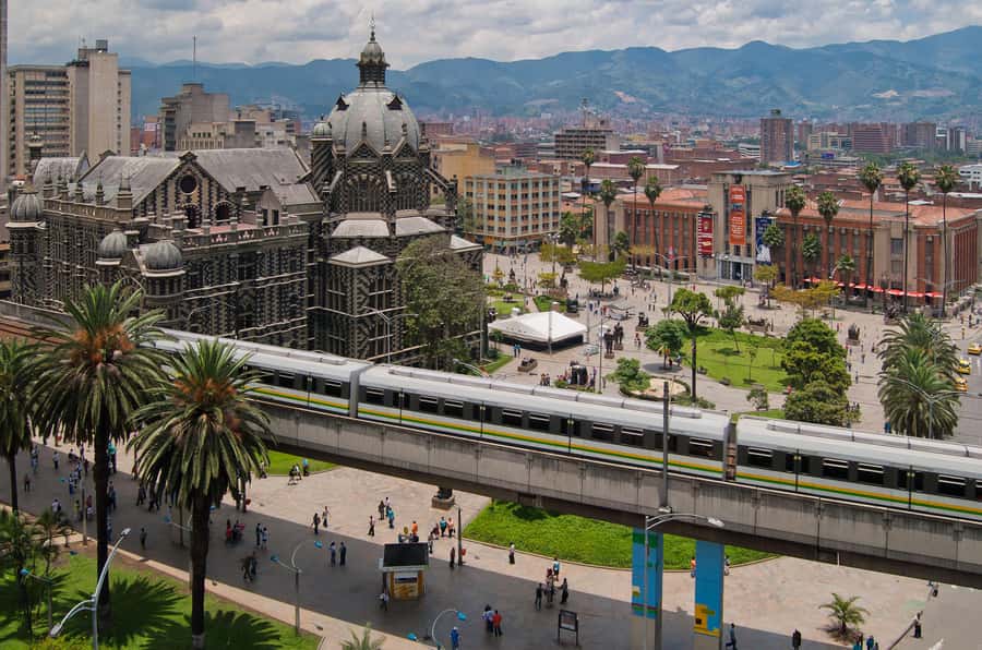 Medellín: Comuna 13, Pueblito Paisa, & Antioquia Museum Tour - Metro and Metrocable: The City View You Cannot Replicate