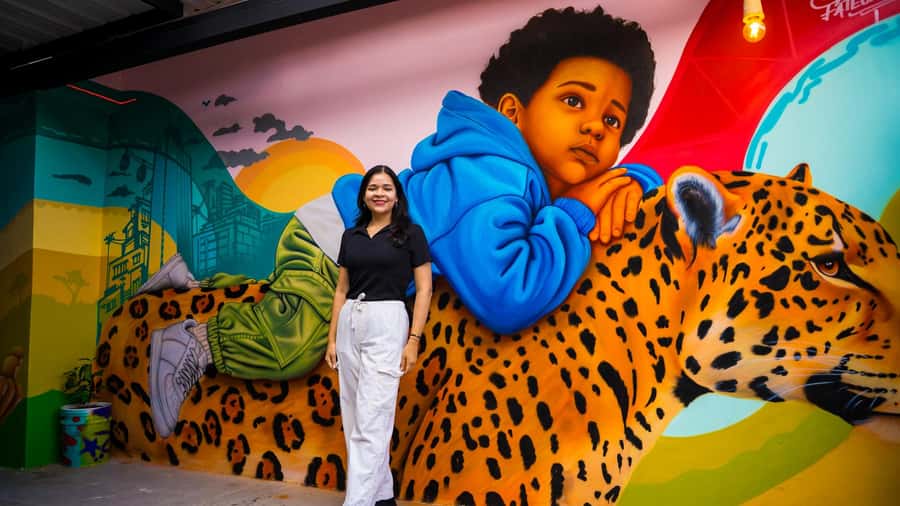 Medellín: Comuna 13 Tour with Snacks And Your Own Graffiti - Food tasting 1: empanadas, patacones, and the neighborhood you can taste
