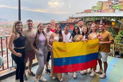 Comuna 13 Tour with Spray Painting and ice cream