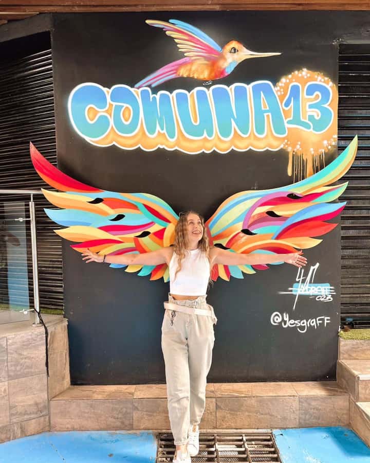 Medellín: Comuna 13 True Story and Street Food Tour - Rap show or breakdance show: culture as the present tense