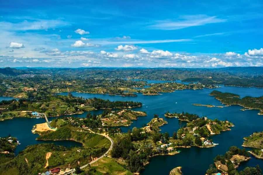 Medellin: Guatape and El Penol Rock Day Trip with Boat Ride - El Peñol Stone, Boat, and Steps, Budget Reality, and Timing
