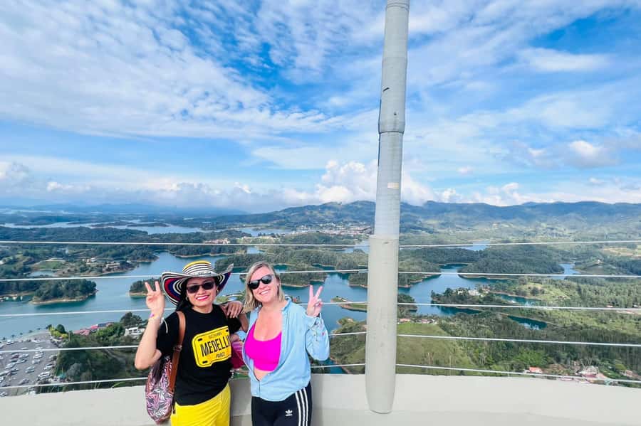 Medellin: Guatape and El Penol Rock Day Trip with Boat Ride - Medellín to Guatapé and El Peñol: Why This Tour Works