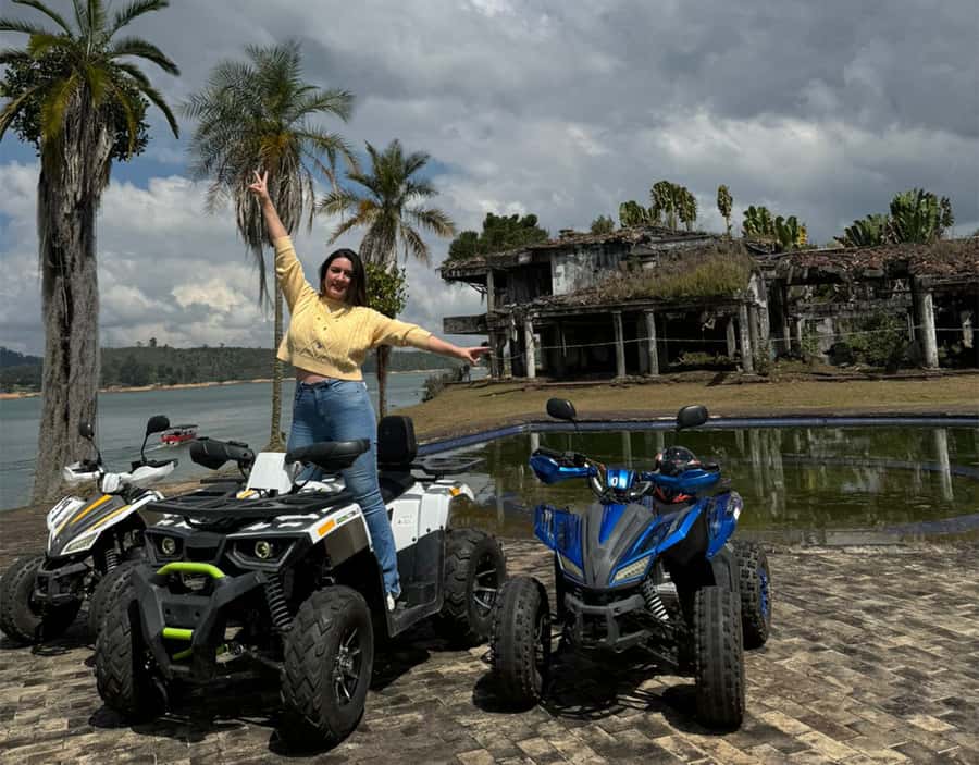 Medellin: Guatapé Day Trip & Boat to Pablo Escobar's Estate - Guatapé day-trip setup: meet in El Poblado and plan for the full 10.5 to 12 hours