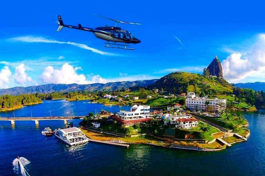 Medellín: Guatapé Private Tour with Helicopter & Boat Ride - Key moments at a glance