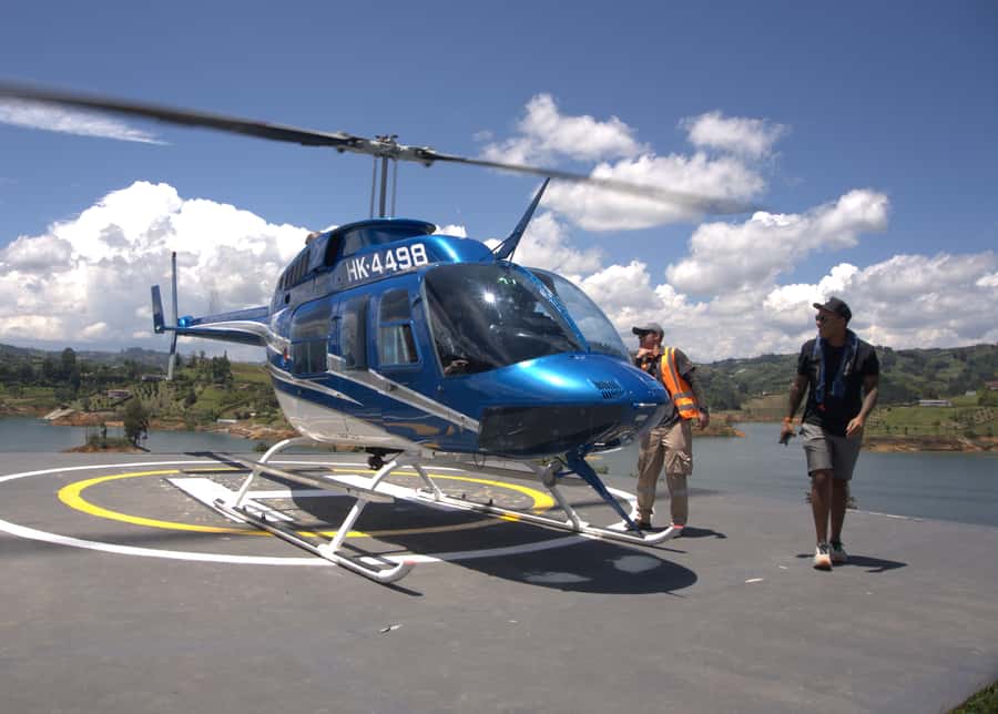 Medellín: Guatapé Private Tour with Helicopter & Boat Ride - Flying the Reservoir: How the Helicopter Ride Fits the Whole Day