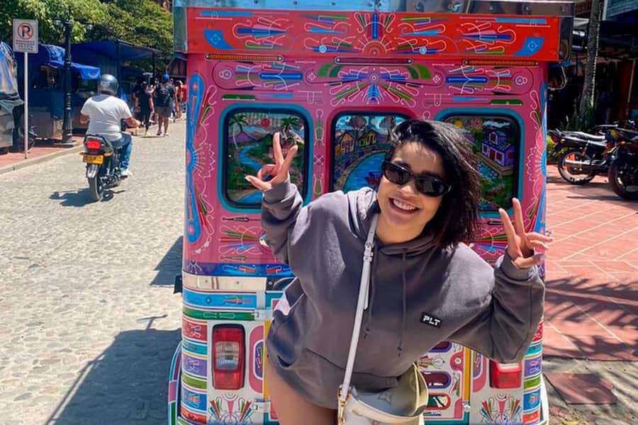 Medellín: Guatapé Private Tour with Helicopter & Boat Ride - Guides and Flexibility: The Private-Tour Secret Sauce
