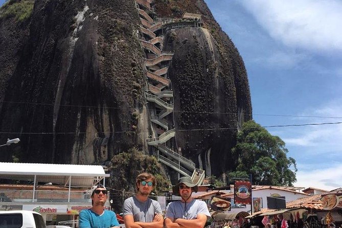 Medellin : Guatape SEMI PRIVATE EXPERIENCE - Piedra del Peñol And Guatapé In One Solid Day