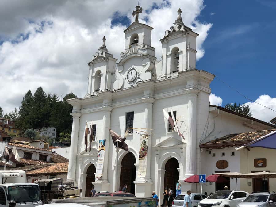 Medellín: Half-Day Private Colonial Towns Tour - El Retiro: 18th-century streets and a central park moment