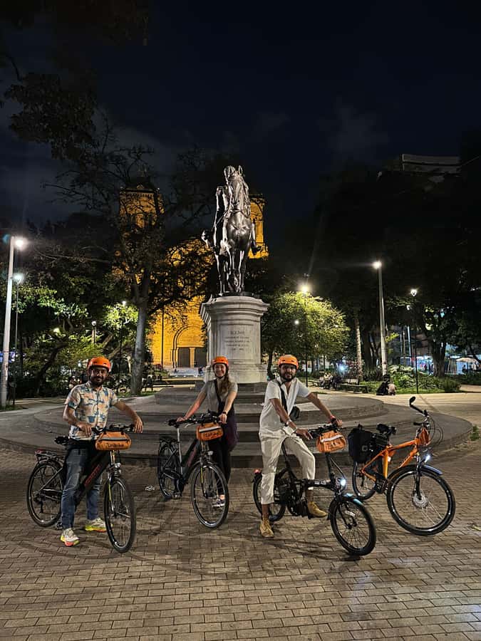 Medellín: History & Local Life Essentials Tour on an E-Bike - Plaza Botero to Parque de las Luces, art and civic life side by side