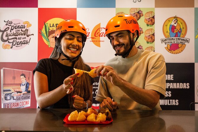 Medellín: Local neighborhoods and included food on e-bike - E-bike sightseeing with a neighborhood plan