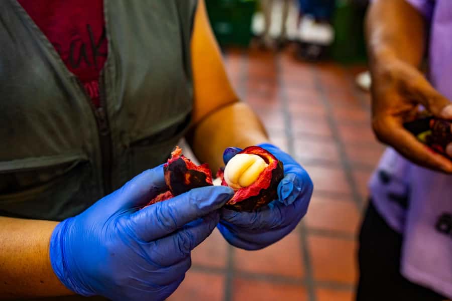Medellín Multi-sensory Tour in the market, +15 Exotic Fruits - The walking flow: stops, photos, and multiple tasting rounds