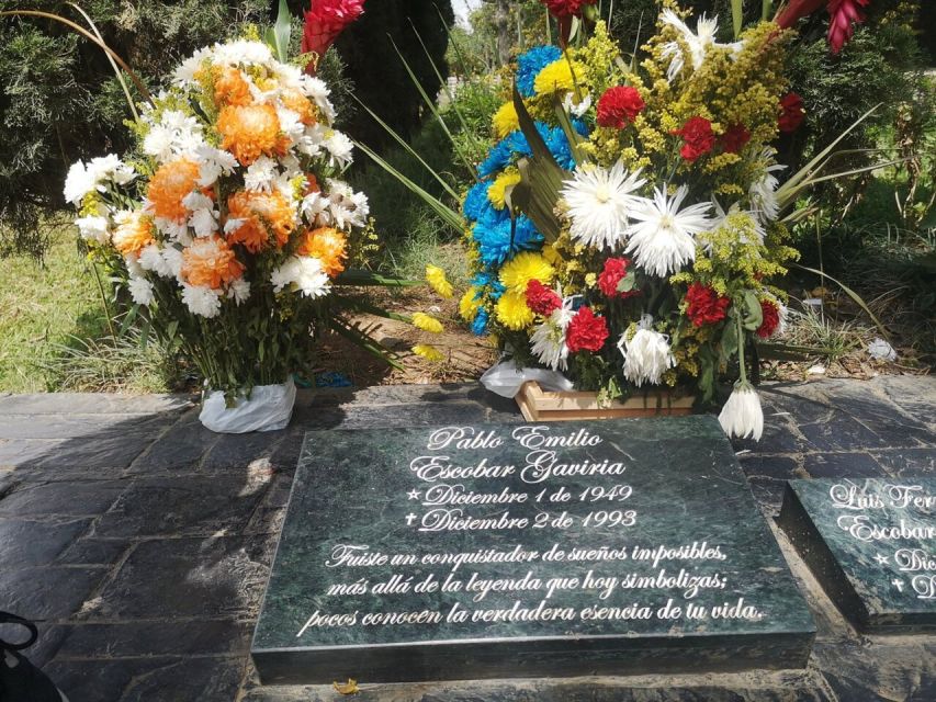 Medellin: Pablo Escobar, Dark Times & the New Medellin Tour - Transportation and how the guide keeps the day moving